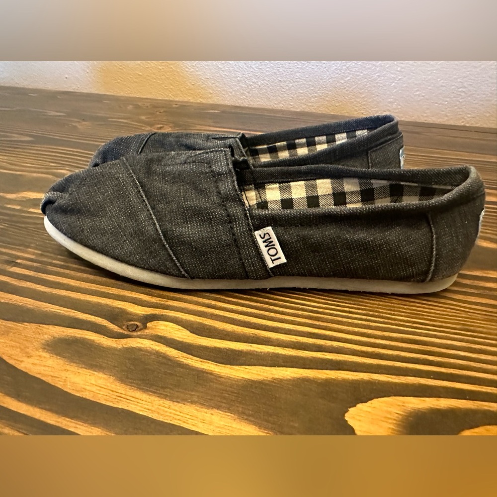 Toms Women's Moccasins in Dark Gray